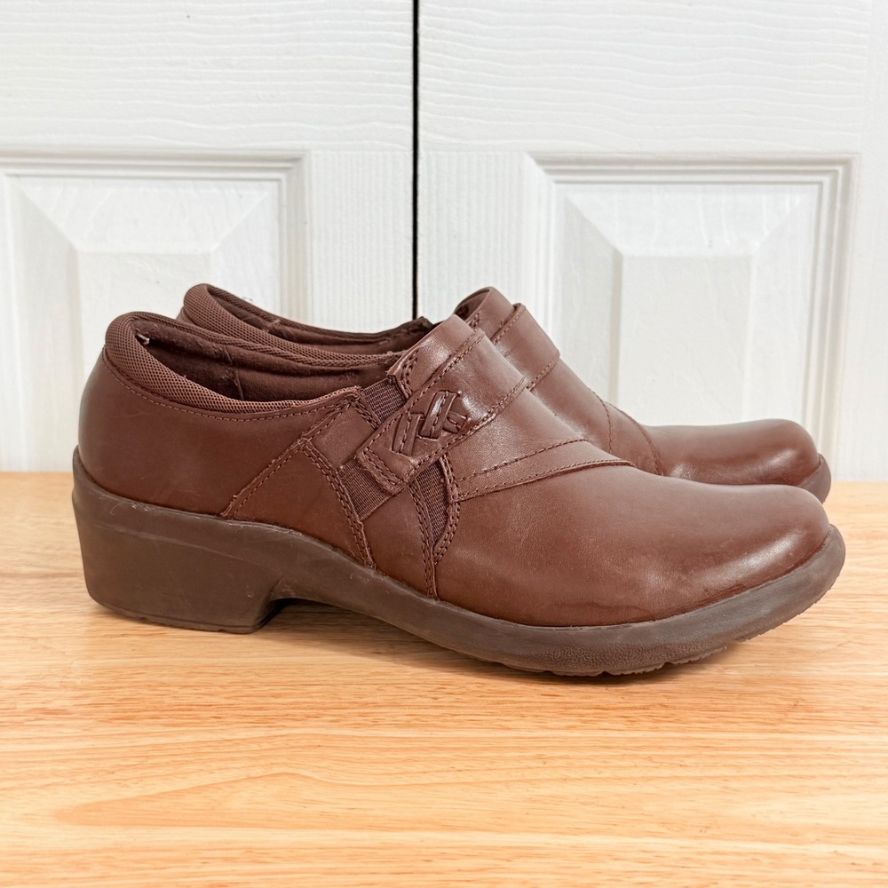 Clarks Collection Loafers 8.5 Brown Leather Slip On Wedge Career Minimalist